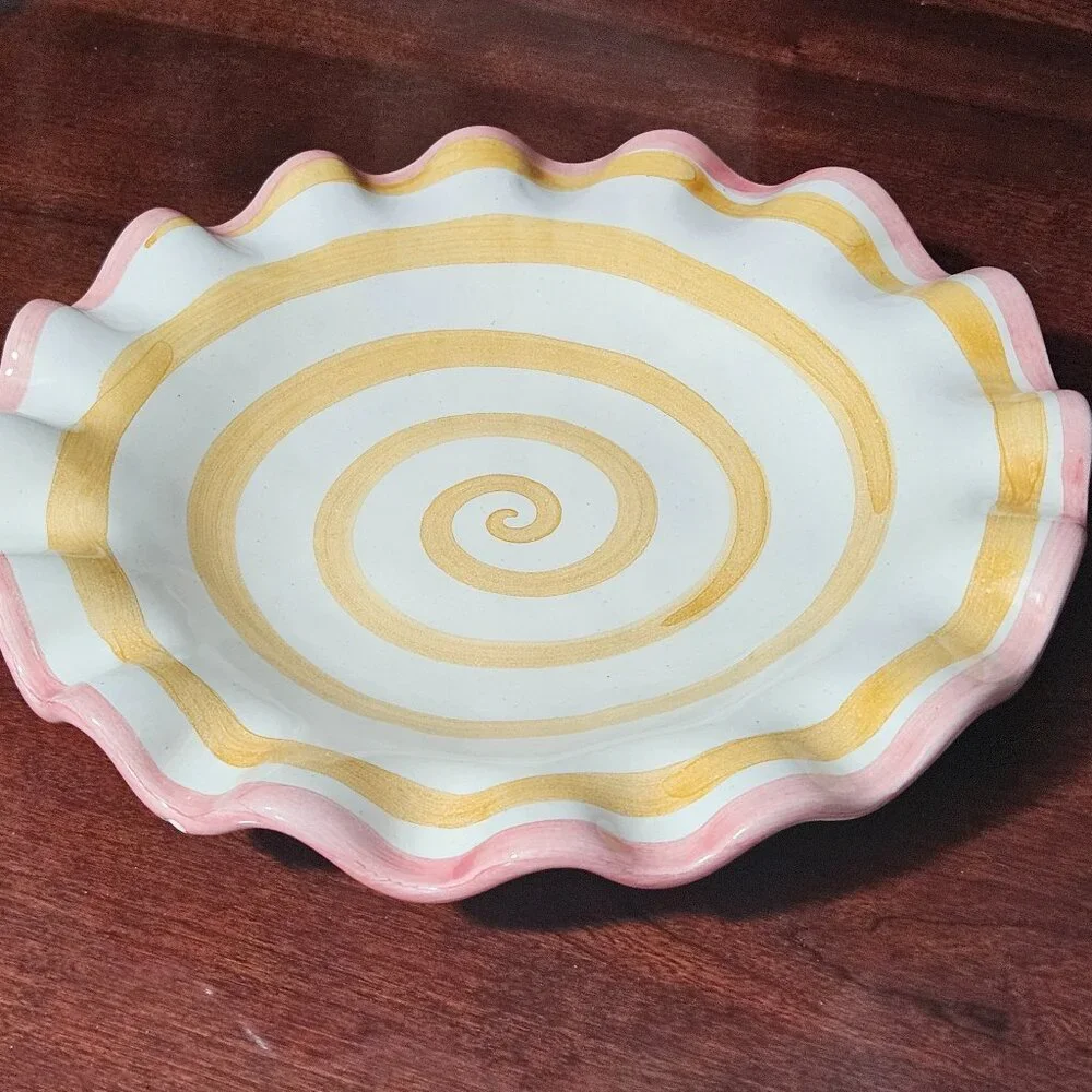 RARE MACKENZIE CHILDS BUTTERSCOTCH LOLLIPOP  AURORA FLUTED CERAMIC SALAD PLATE
